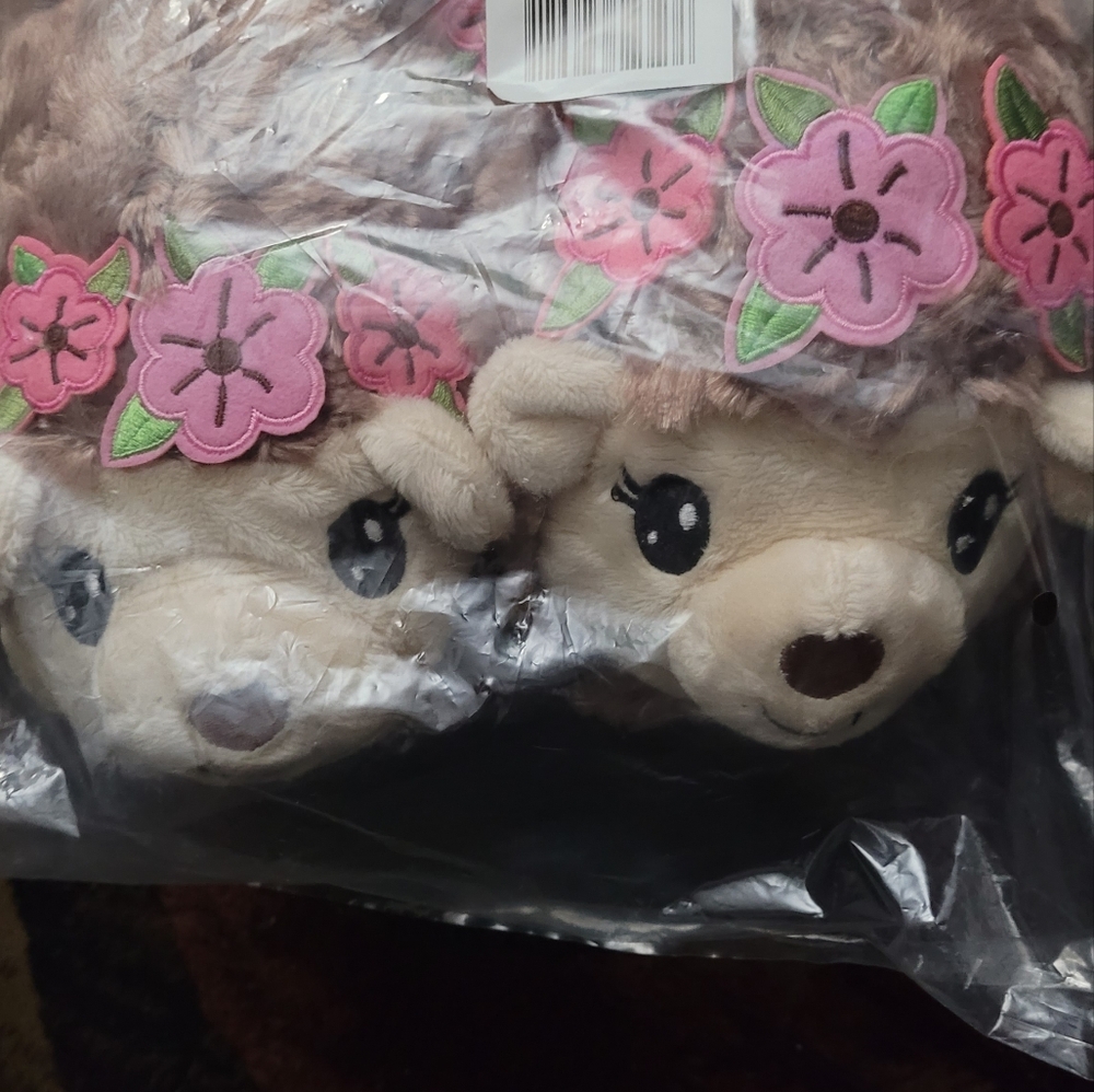 NWT HEDGEHOG GIRLS SLIPPERS 4/5 WITH SNAP BRACELET